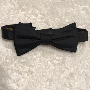 Bow tie